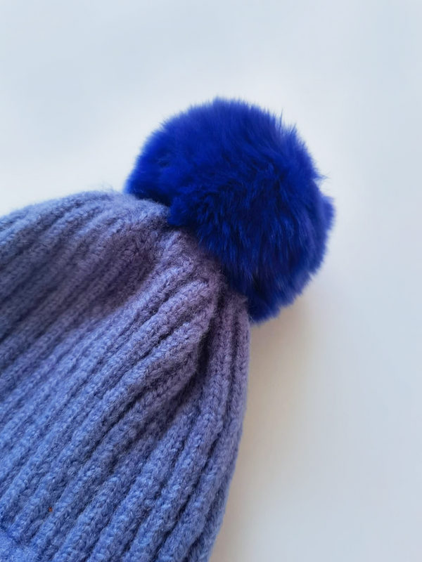 Gorro de invierno con borla